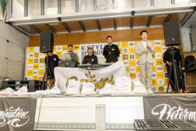 チャリティの趣旨に賛同した宇都宮市長も会場を訪れ参加者たちと交流を深める