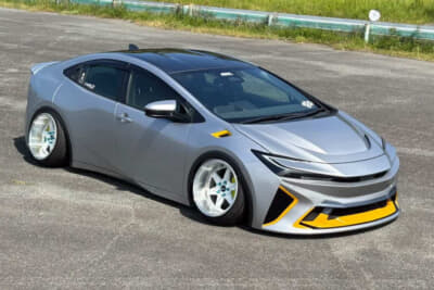 トヨタ プリウス：さらに進化を果たした、バージョン違いのバンパーもすでに開発済みだ。開口部をイエローのボディカラーで仕上げると造形の陰影が際立ち、グレーとはまた違ったスポーティな表情を見せてくれる
