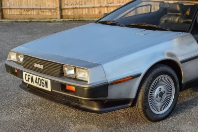 5万4000英ポンド(邦貨換算約1156万円)で落札されたデロリアン「DMC-12」(C)Iconicauctioneers