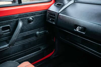 1万6875英ポンド（邦貨換算約359万円）で落札された初代フォルクスワーゲン「ゴルフGTI」（C）Iconicauctioneers