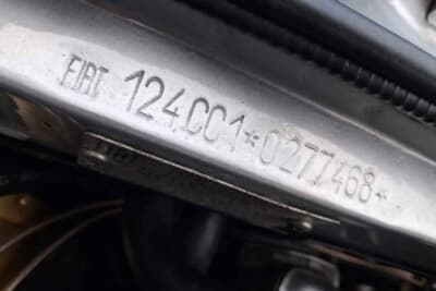 1万688ポンド(邦貨換算約226万円)で落札されたフィアット「124スポルト」(C)Iconicauctioneers