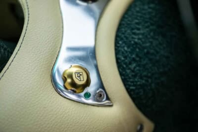 1万9125英ポンド(邦貨換算約404万円)で落札されたTVR「タスカン」(C)Iconic Auctioneers