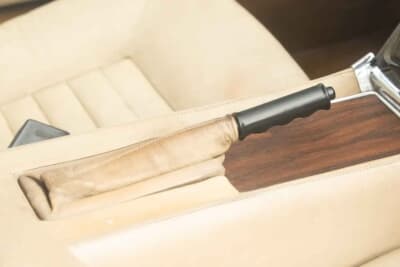 6525英ポンド(邦貨換算約139万円)で落札された「ロータス エクラ」(C)Iconicauctioneers