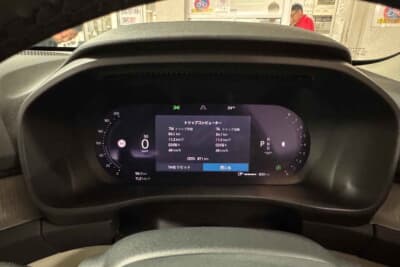 ボルボ XC40 B3:フルデジタルメーター。必要な情報をシンプルかつ見やすく表示