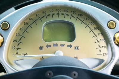 1万9125英ポンド(邦貨換算約404万円)で落札されたTVR「タスカン」(C)Iconic Auctioneers