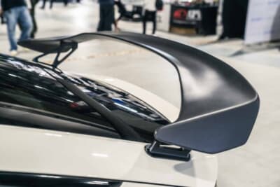 ホンダ シビックタイプR(FL5):EXEED JAPANのリアウィングを装着。純正のイメージを崩さないデザインだ