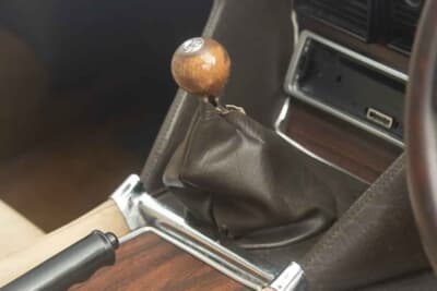 6525英ポンド(邦貨換算約139万円)で落札された「ロータス エクラ」(C)Iconicauctioneers