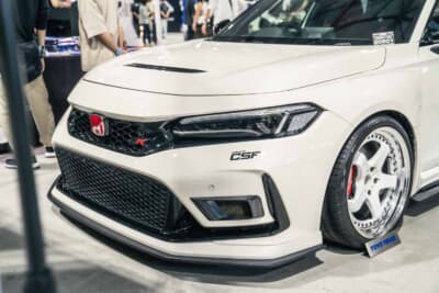 ホンダ シビックタイプR(FL5):CSFデュアルオイルクーラーキットのカーボン製の開口部がフロントフェイスを引き締める