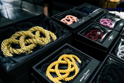 ふさ同様「金綱(きんつな)」にも豊富なバリエーションが揃う。インテリアのアクセントとして活用したい