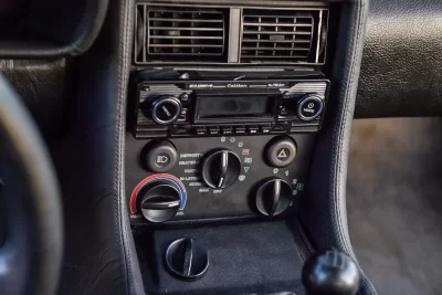 5万4000英ポンド(邦貨換算約1156万円)で落札されたデロリアン「DMC-12」(C)Iconicauctioneers