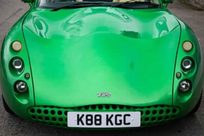 1万9125英ポンド(邦貨換算約404万円)で落札されたTVR「タスカン」(C)Iconic Auctioneers