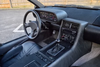 5万4000英ポンド(邦貨換算約1156万円)で落札されたデロリアン「DMC-12」(C)Iconicauctioneers