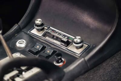 660万5000ドル（邦貨換算約10億4220万円）で落札されたランボルギーニ「P400ミウラSV」（C）Courtesy of Broad Arrow