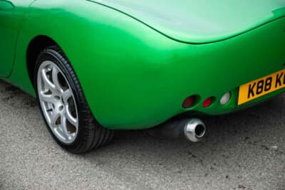 1万9125英ポンド(邦貨換算約404万円)で落札されたTVR「タスカン」(C)Iconic Auctioneers