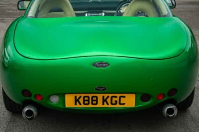 1万9125英ポンド(邦貨換算約404万円)で落札されたTVR「タスカン」(C)Iconic Auctioneers