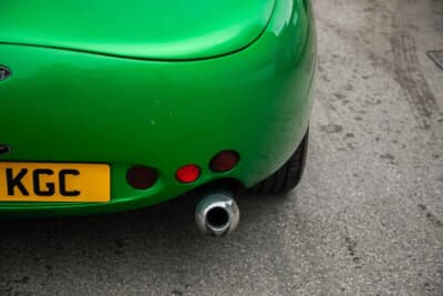 1万9125英ポンド(邦貨換算約404万円)で落札されたTVR「タスカン」(C)Iconic Auctioneers