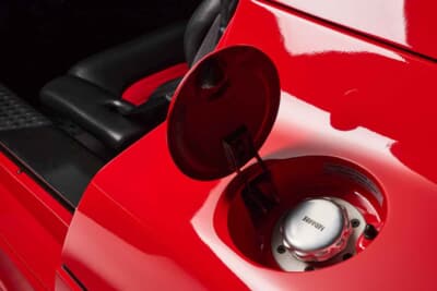 759万8750ユーロ（邦貨換算約13億9315万円）で落札されたフェラーリ「F50」（C）Courtesy of RM Sotheby's