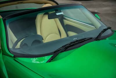 1万9125英ポンド(邦貨換算約404万円)で落札されたTVR「タスカン」(C)Iconic Auctioneers