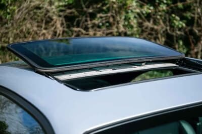 1万1250英ポンド(邦貨換算約240万円)で落札されたフィアット「クーペ フィアット 20Vターボ6」(C)Iconic Auctioneers