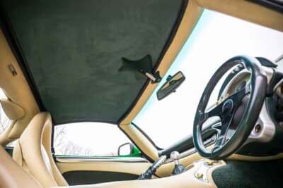 1万9125英ポンド(邦貨換算約404万円)で落札されたTVR「タスカン」(C)Iconic Auctioneers
