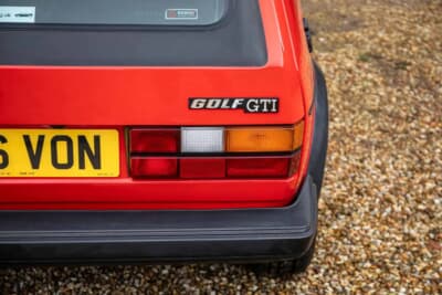 1万6875英ポンド（邦貨換算約359万円）で落札された初代フォルクスワーゲン「ゴルフGTI」（C）Iconicauctioneers