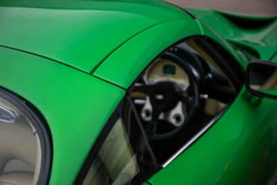 1万9125英ポンド(邦貨換算約404万円)で落札されたTVR「タスカン」(C)Iconic Auctioneers