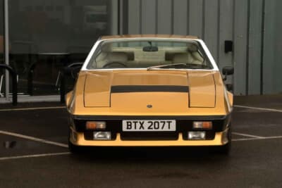 6525英ポンド(邦貨換算約139万円)で落札された「ロータス エクラ」(C)Iconicauctioneers