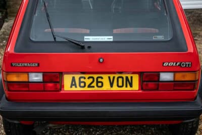 1万6875英ポンド（邦貨換算約359万円）で落札された初代フォルクスワーゲン「ゴルフGTI」（C）Iconicauctioneers