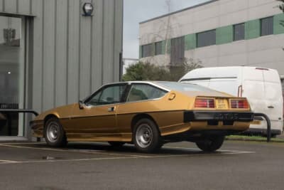 6525英ポンド(邦貨換算約139万円)で落札された「ロータス エクラ」(C)Iconicauctioneers