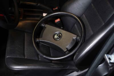 30万8750ユーロ（邦貨換算約5743万円）で落札された「メルセデス・ベンツ 190 E 2.5-16 エヴォリューションII」（C）Courtesy of RM Sotheby's