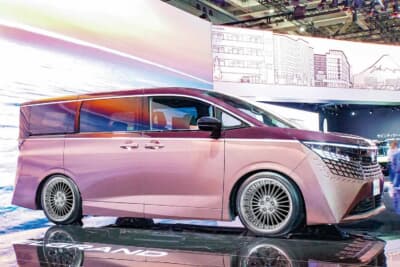 日産 エルグランド：しなやかなフィンスタイルが特徴となるシュヴァートグラソン。高級感を醸し出すなら絶対にチェックしておきたい1本。※パソコン上でマッチングさせたCGであり実際の装着可否は未検証だ