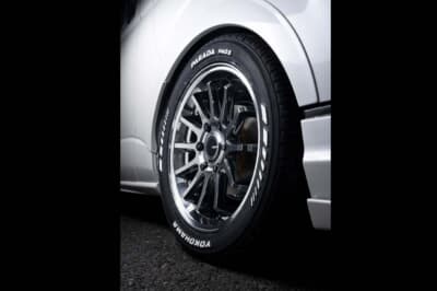 KB RACINGハイエース:18×6.5インセット38(225/50)サイズを装着する