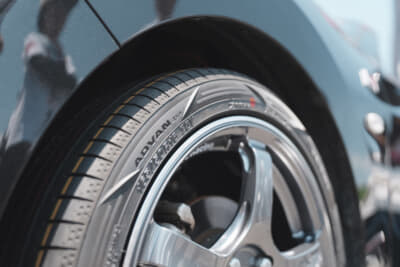 YOKOHAMAブースに展示されていたコペン専用タイヤ