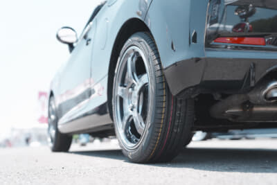 YOKOHAMAブースに展示されていたデモカーの足元