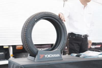 YOKOHAMAブースに展示されていたコペン専用タイヤ