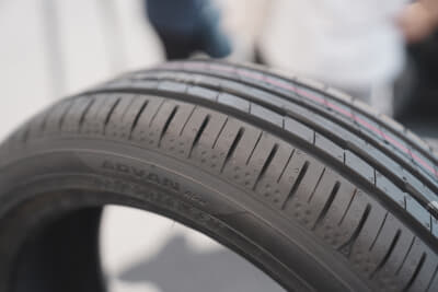 YOKOHAMAブースに展示されていたコペン専用タイヤ