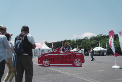 Keep it OPENのパネルと富士山