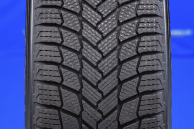 MICHELIN X-ICE SNOW+の細かいサイプ
