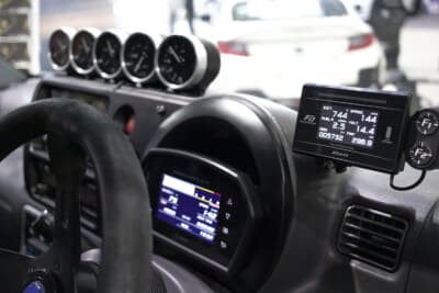 オートリミックス2026仙台に出展していたデフィブースのデモカー内装