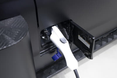 オートリミックス2026仙台に展示されていた花壇自動車大学校ミニキャブの給電ソケット