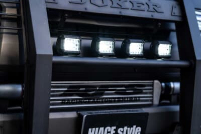 トヨタ ハイエース：グリルガードにはLEDランプ4灯、さらにインタークーラーも配置した