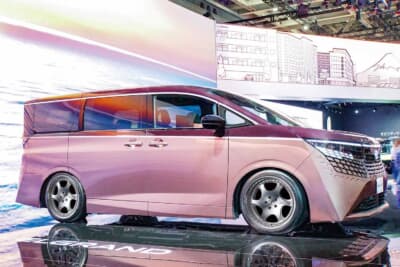 日産 エルグランド：往年の人気作を復活させたクレンツェ バズレイアID。ディッシュとスポークを混在させたパワフルな足元がいい感じだ。※パソコン上でマッチングさせたCGであり実際の装着可否は未検証だ