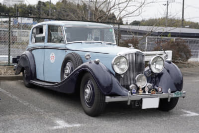 ベントレー 4 1/4リッター：今年の参加車で唯一の戦前車である1939年式のハイビジョンサルーン
