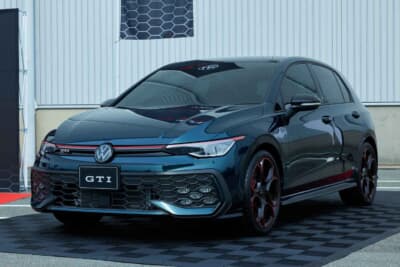 フォルクスワーゲン ゴルフGTI:イベント会場に展示された生誕50周年を記念する特別なモデルだ