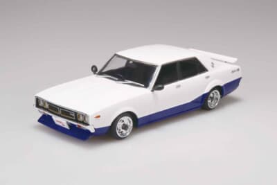 アオシマから発売される1/24スケールプラモデル「道秋のケンメリ」の美しいフロントビュー