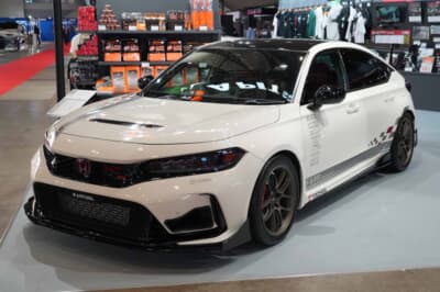 ホンダ シビックタイプR HIPERMAX GATE SPECを装着するA PITのデモカーの「ホンダ シビックタイプR FL5」 体感試乗会の試乗車として用いられる