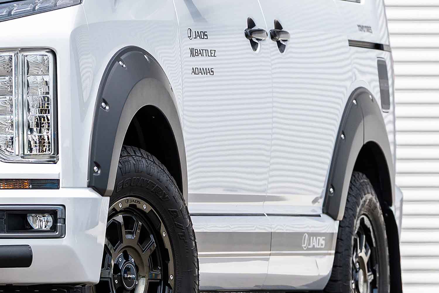 ちょい足しで愛車激変！ 三菱「デリカD:5」とジムニーをタフにする