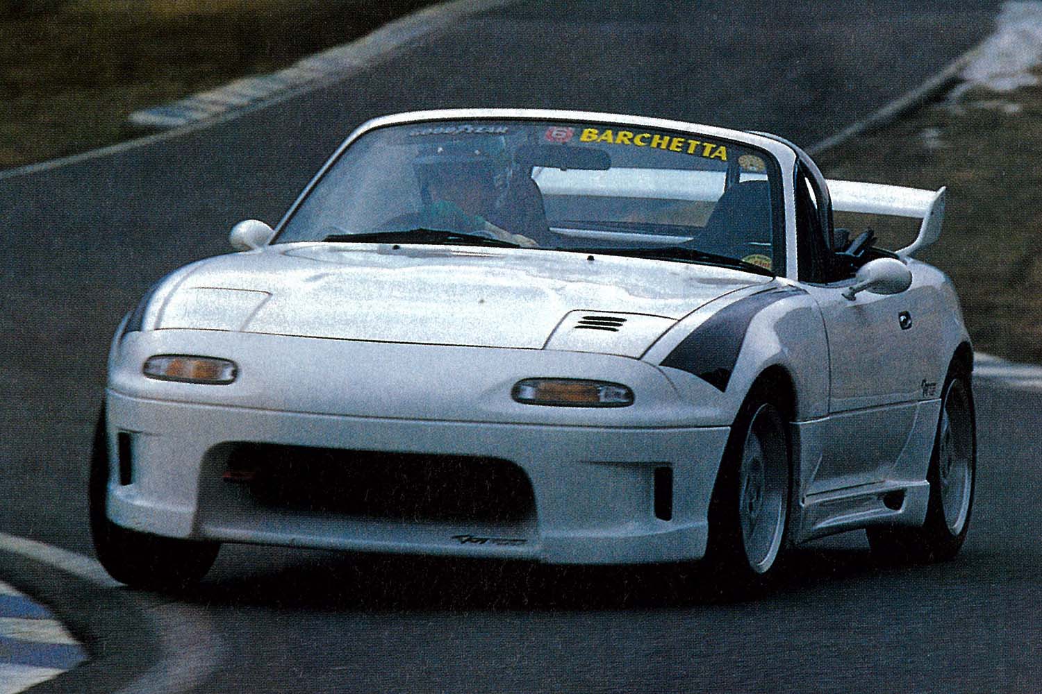 ユーノス「ロードスター」にGT-R風ウイング！ ガレージベリーの