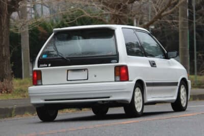 フォード フェスティバ 1.3S ホットエクステリア:専用のカラードバンパーとデカール