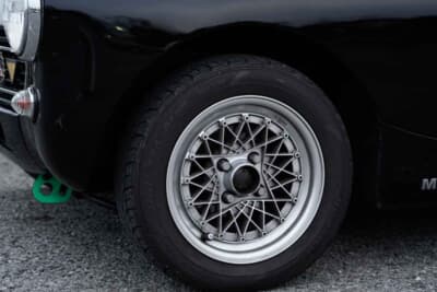MG ミジェット:正規輸入代理店で販売された最終限定車100台の証明となるメッシュホイールを装着